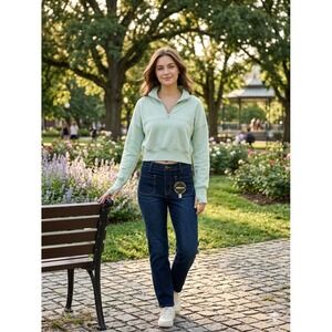 Abercrombie Kids size 9/10 — fits women XS or Small petite. Cropped length NEW